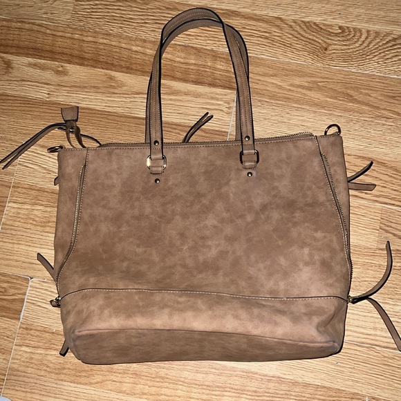 Purse never used in great condition - Picture 2 of 5